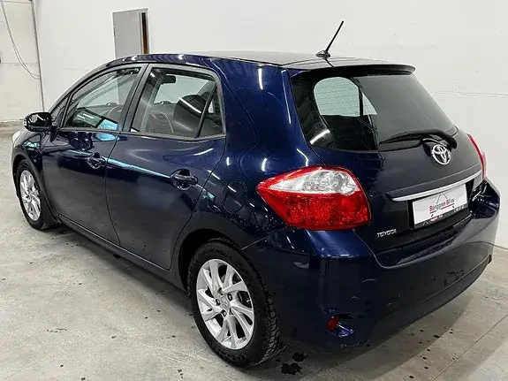 Toyota Auris 2010 photo 5