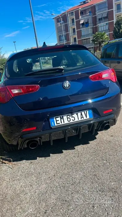 Alfa Romeo Giulietta 2012 photo 2