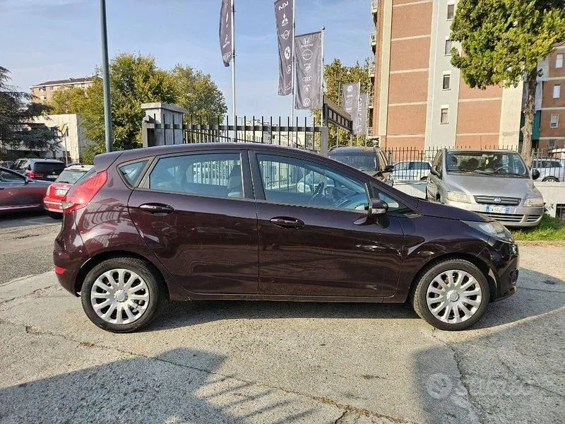 Ford Fiesta 2010 photo 2