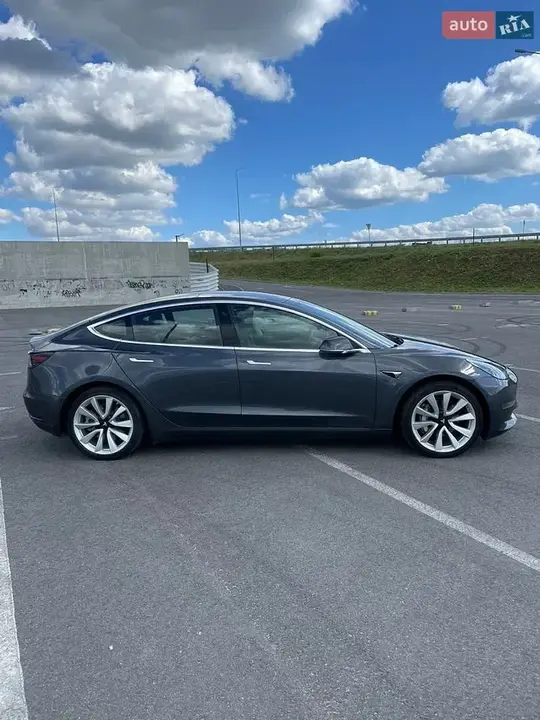 Tesla Model 3 2018 photo 3