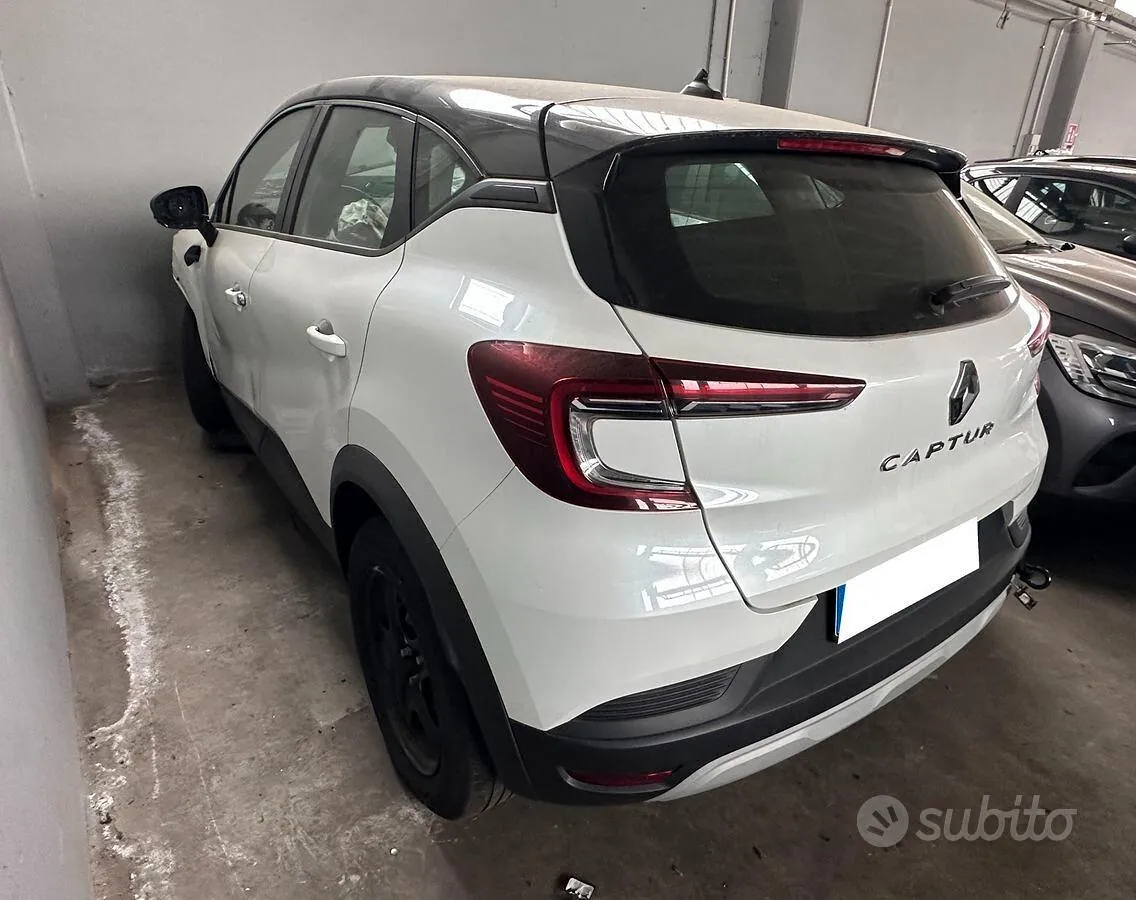Renault Captur 2024 photo 2