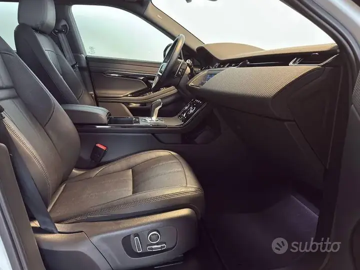 Land Rover Evoque 2022 photo 3