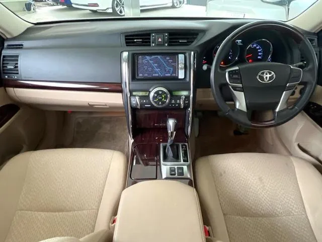 Toyota Mark X 2011 photo 2