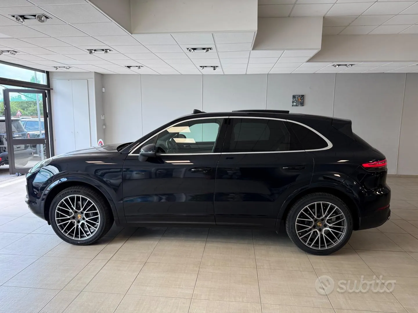 Porsche Cayenne 2023 photo 2