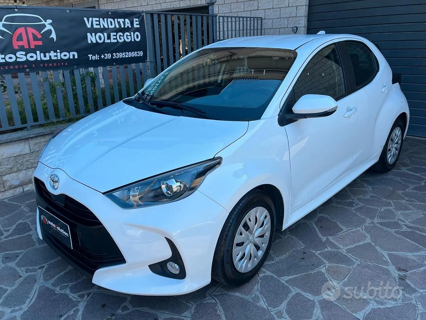 Toyota Yaris 2023 photo 2
