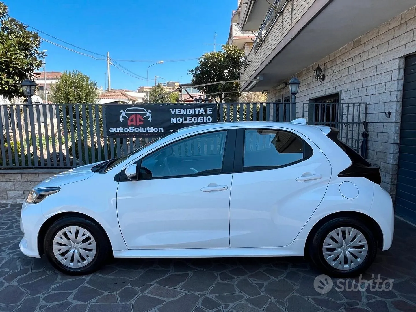 Toyota Yaris 2023 photo 3