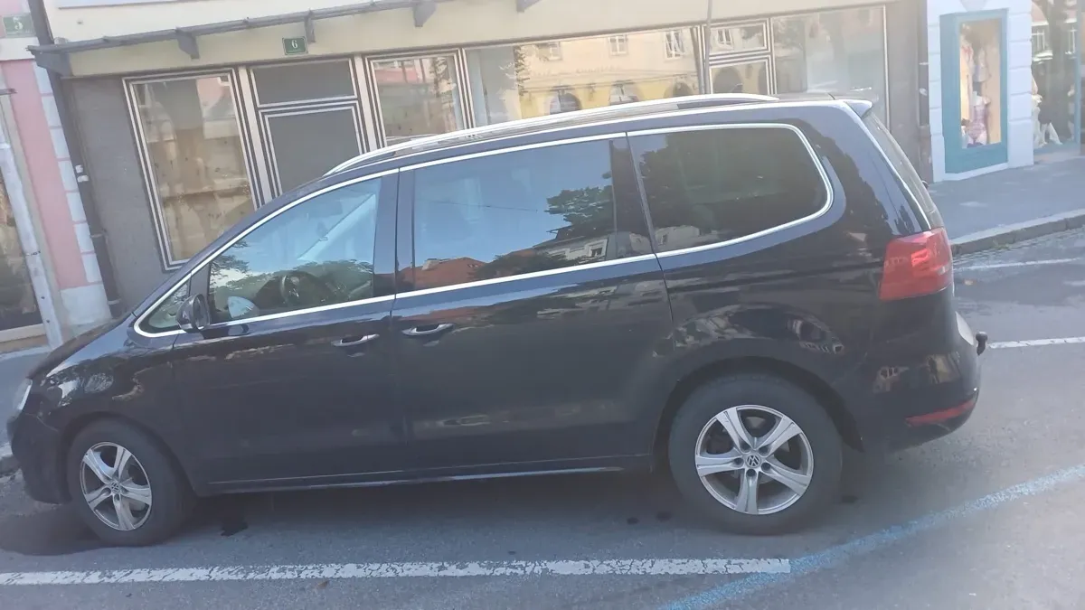 Volkswagen Sharan 2011 photo 2