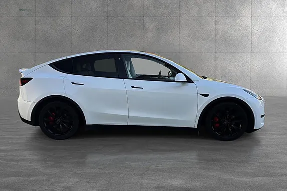 Tesla Model Y 2024 photo 4