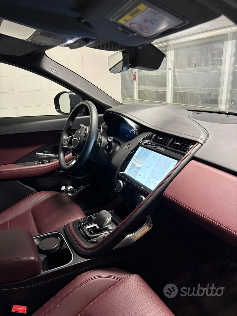 Jaguar E-Pace 2024 photo 4