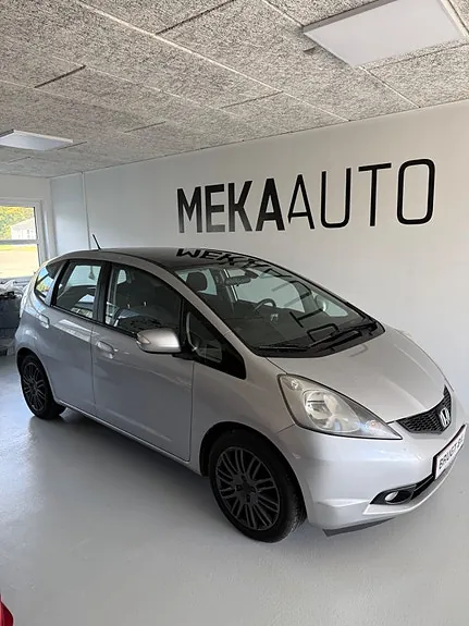 Honda Jazz 2010 photo 2