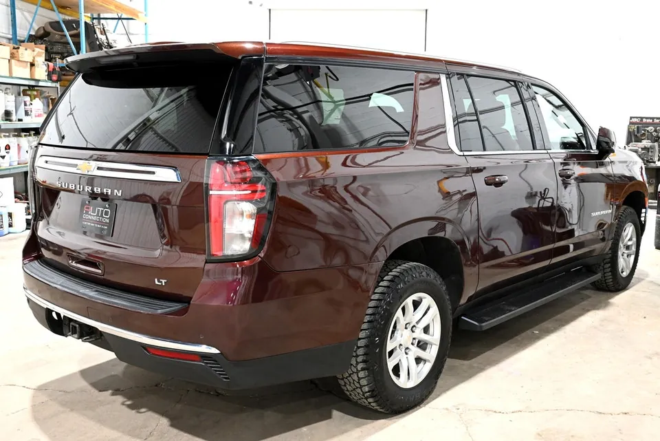 Chevrolet Suburban 2022 photo 2