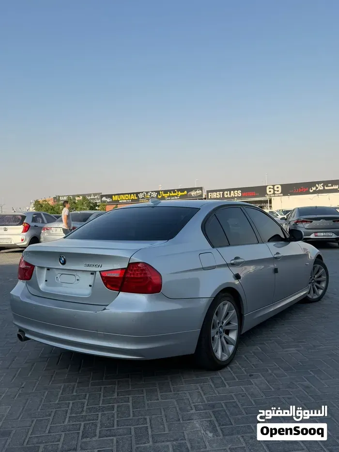 BMW 3 Series 2010 photo 3