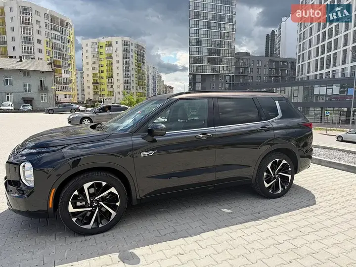 Mitsubishi Outlander 2023 photo 4