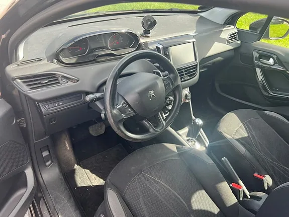 Peugeot 208 2012 photo 5