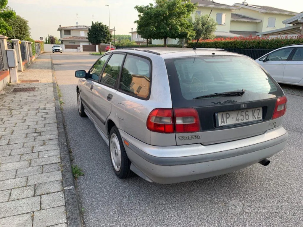 Volvo V40 1997 photo 5