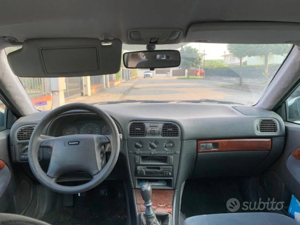 Volvo V40 1997 photo 3