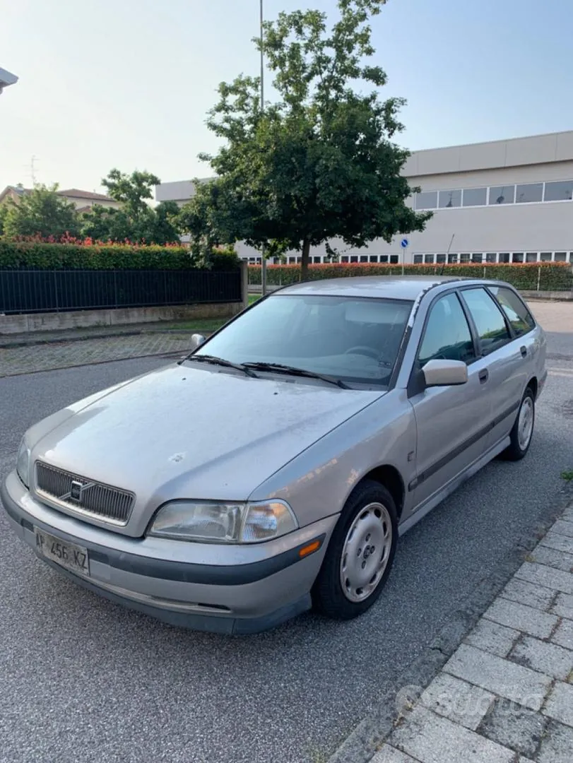 Volvo V40 1997 photo 4