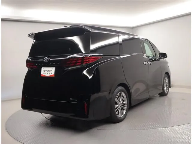 Toyota Alphard 2024 photo 3