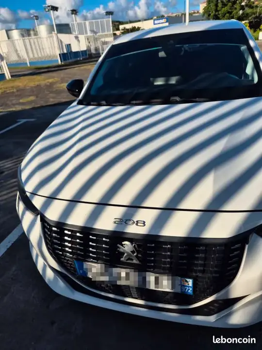 Peugeot 208 2023 photo 2