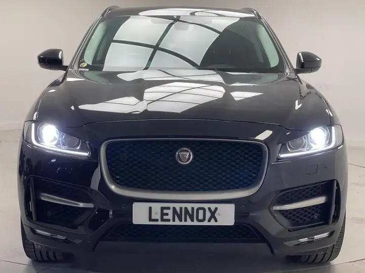 Jaguar F-Pace 2019 photo 2