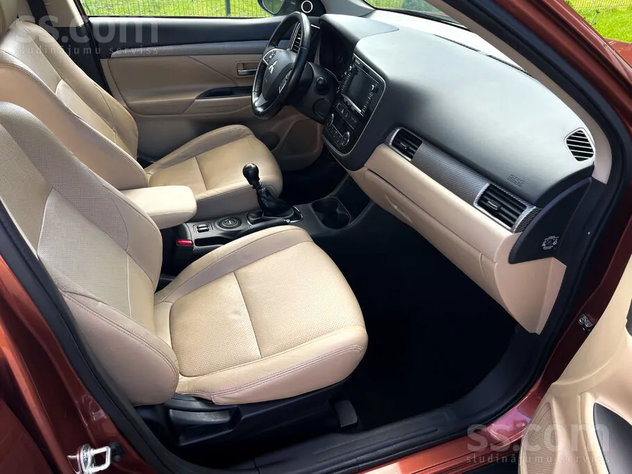 Mitsubishi Outlander 2012 photo 4
