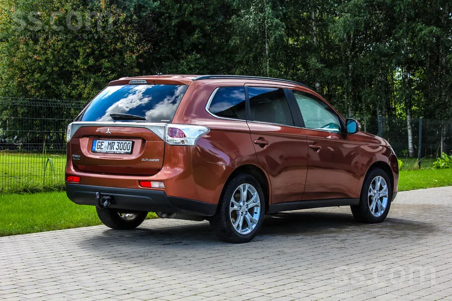 Mitsubishi Outlander 2012 photo 2