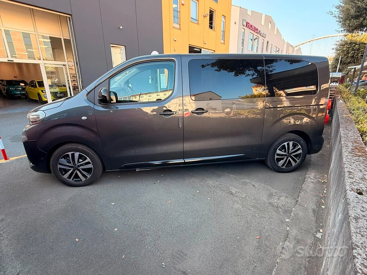 Peugeot Traveller 2023 photo 3