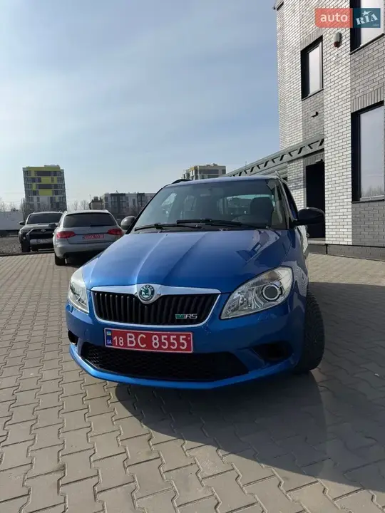 Skoda Fabia 2010 photo 2