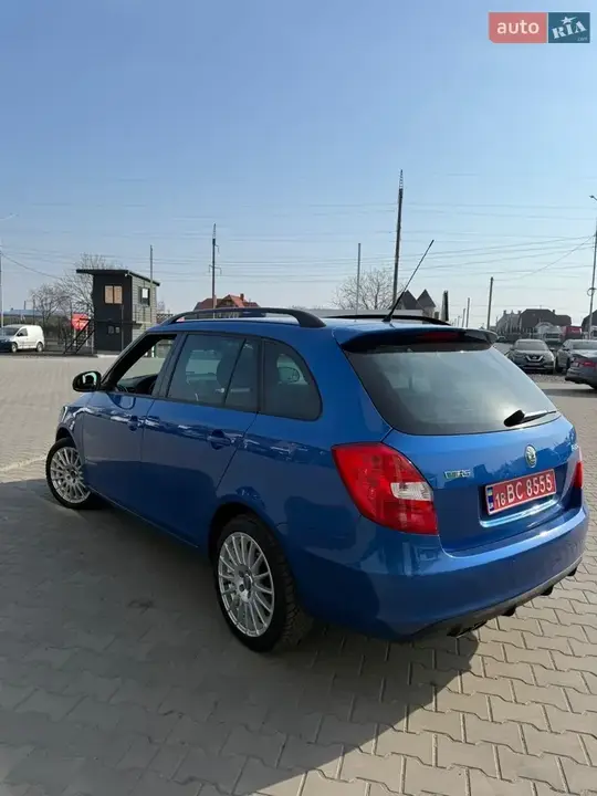Skoda Fabia 2010 photo 3