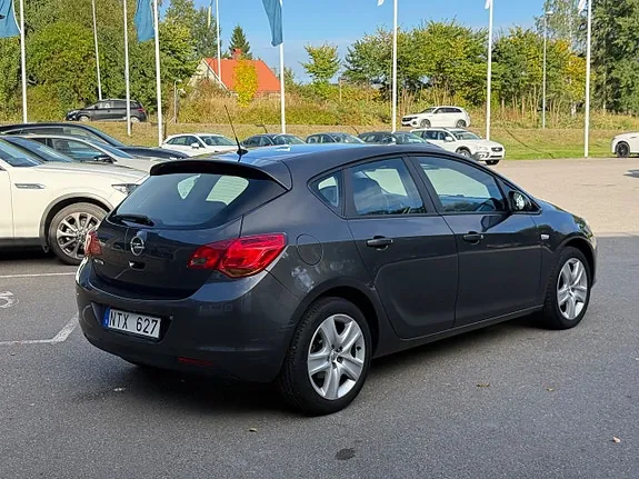 Opel Astra 2012 photo 3