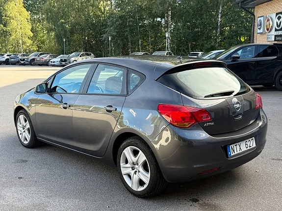 Opel Astra 2012 photo 5