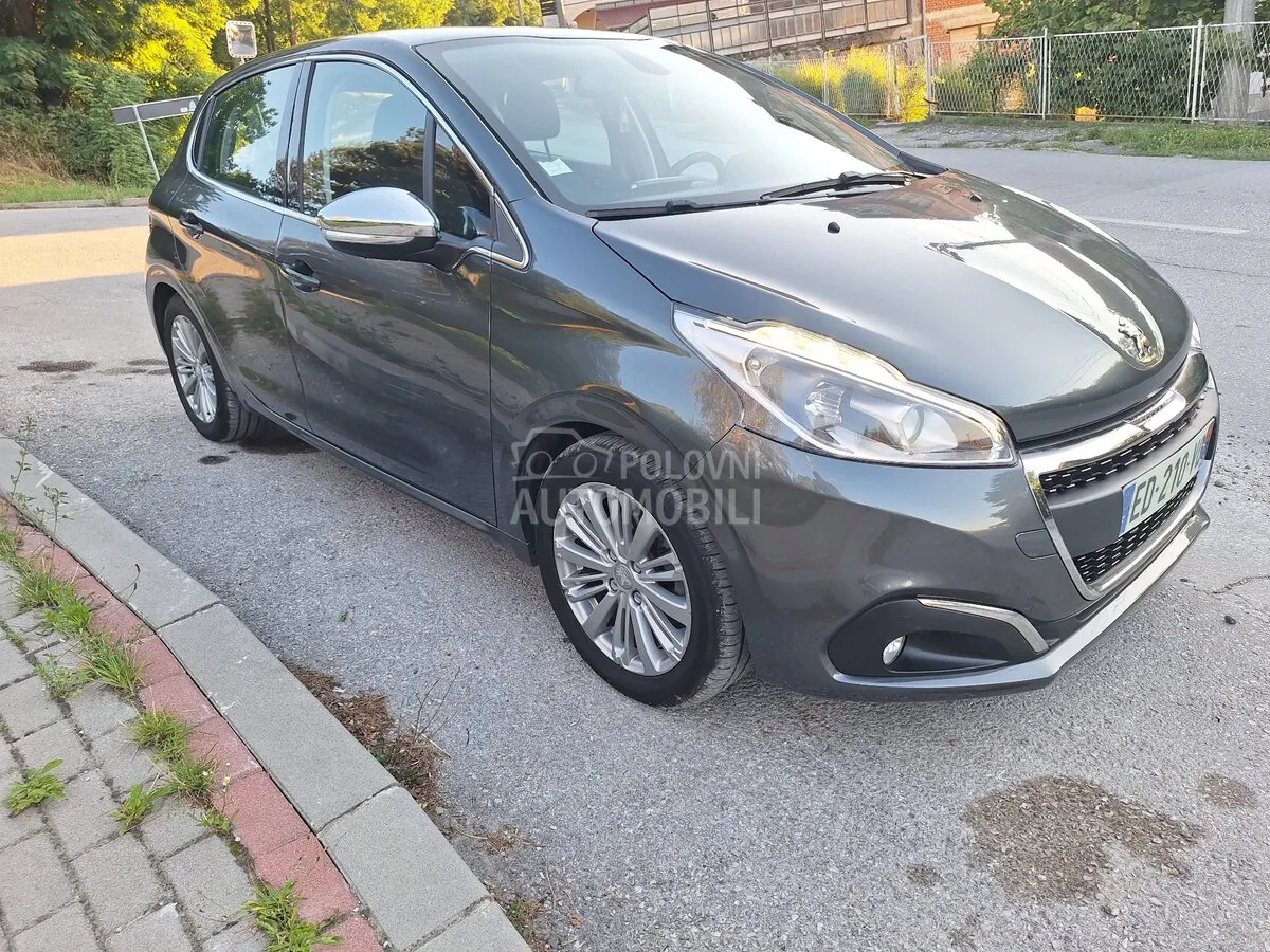 Peugeot 208 2016 photo 2