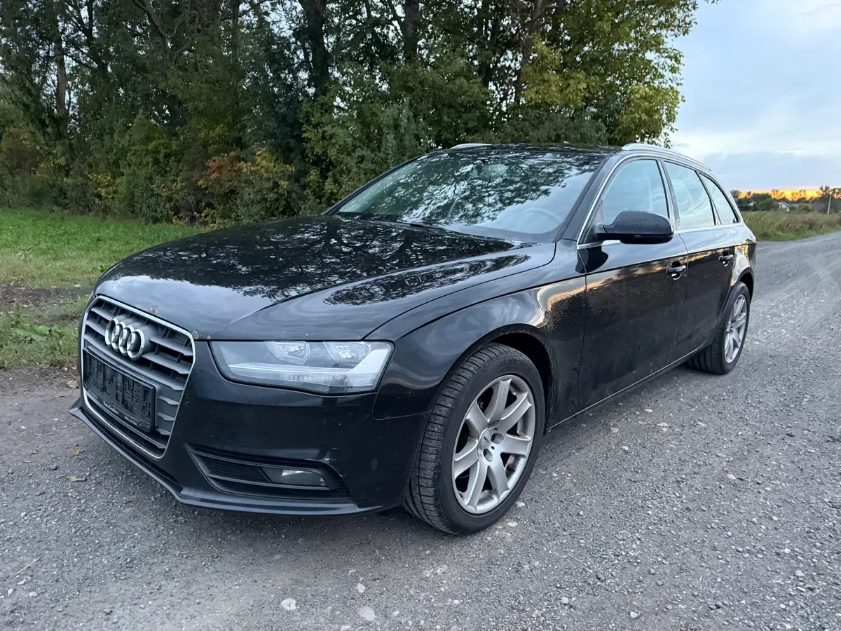 Audi A4 2012 photo 2
