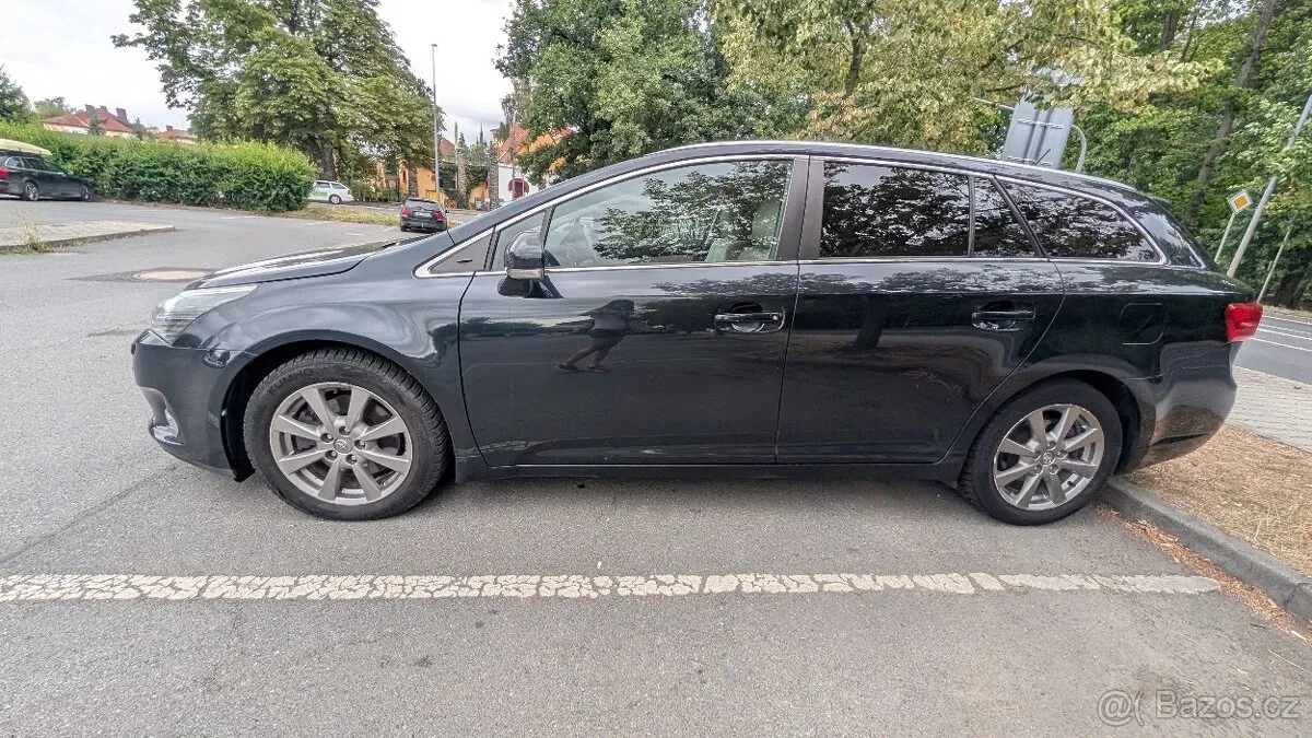 Toyota Avensis 2013 photo 2