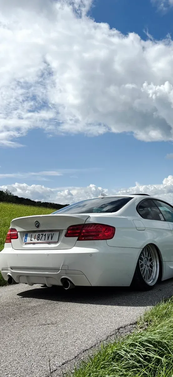 BMW 3 Series 2010 photo 3