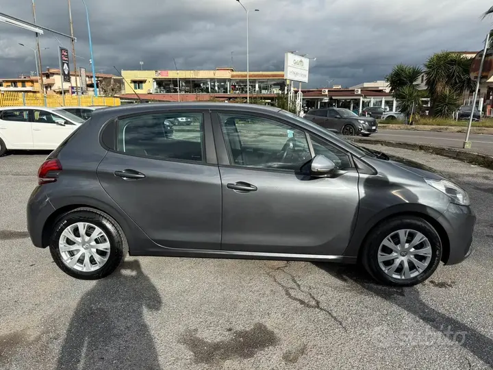 Peugeot 208 2015 photo 4