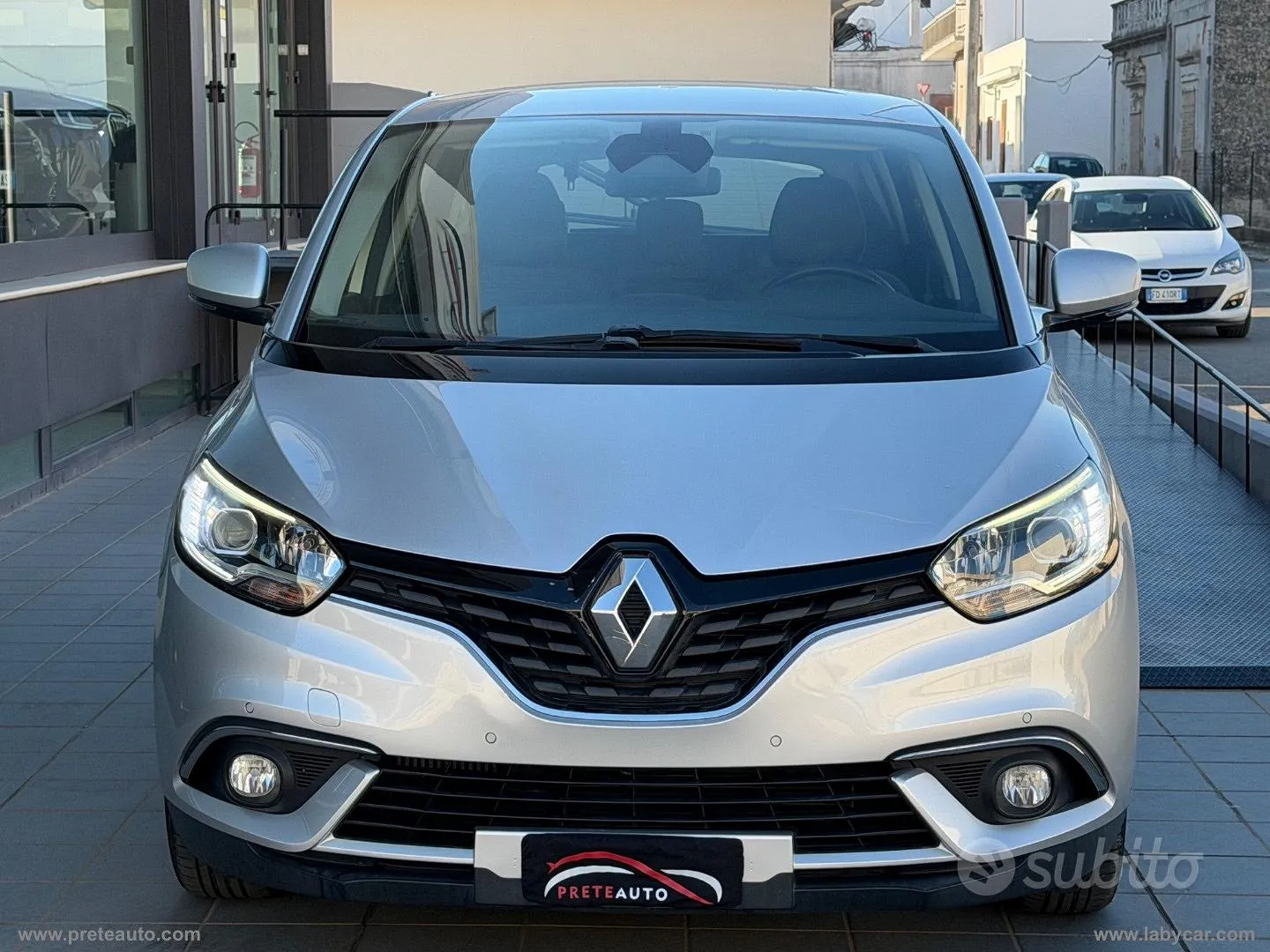 Renault Scenic 2017 photo 2