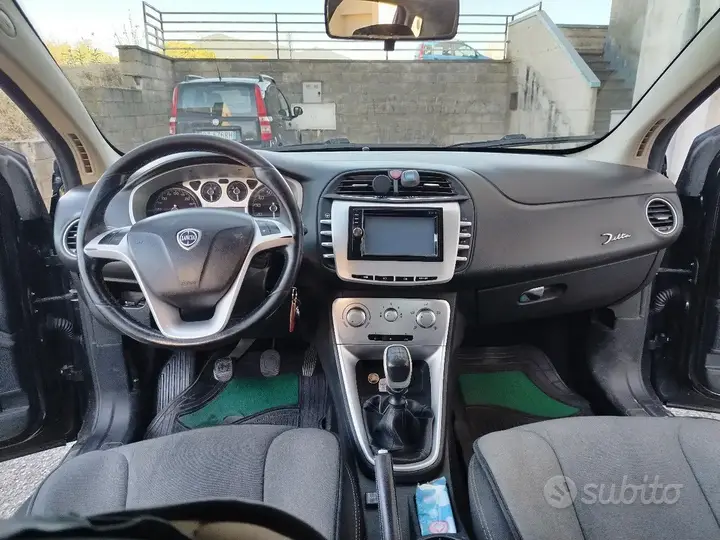 Lancia Delta 2008 photo 2