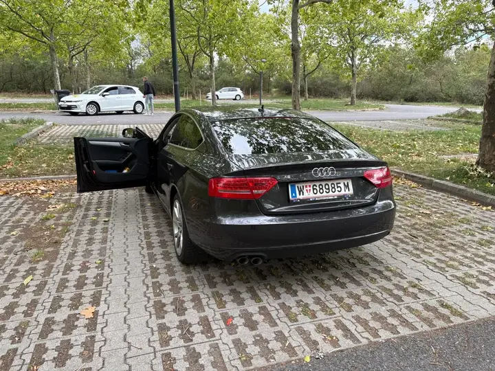 Audi A5 2011 photo 2