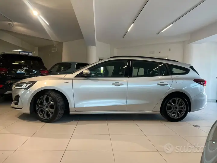 Ford Focus 2023 photo 3