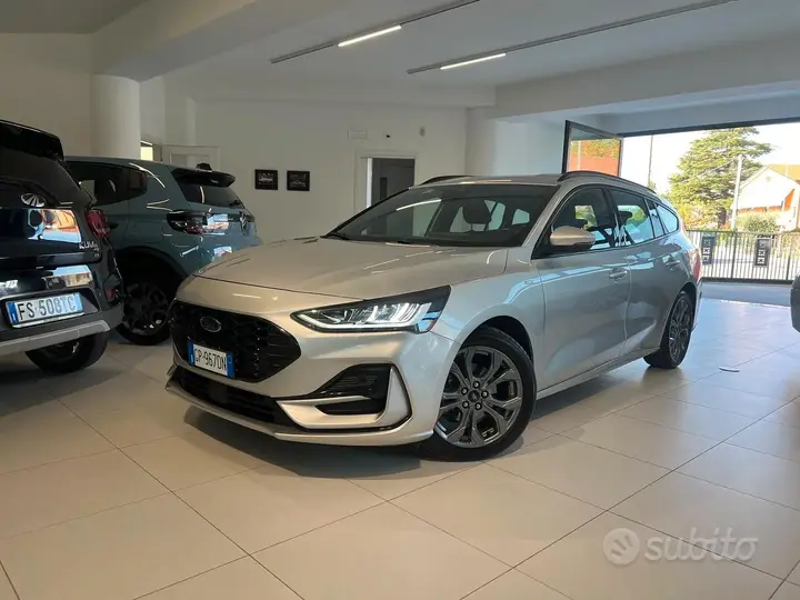 Ford Focus 2023 photo 2