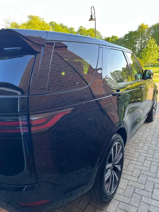 Land Rover Discovery 2023 photo 3
