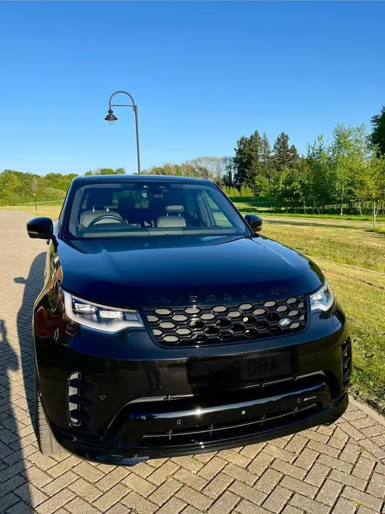 Land Rover Discovery 2023 photo 2