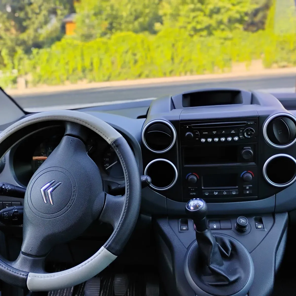 Citroen Berlingo 2010 photo 2