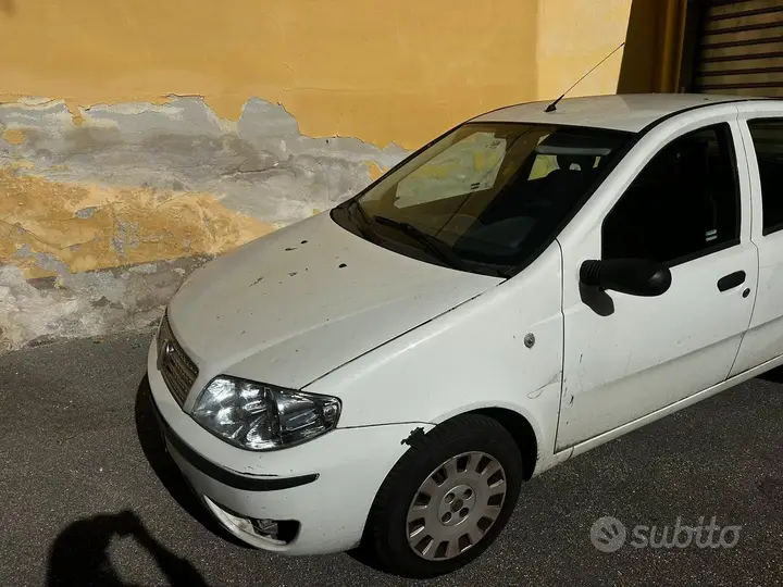 Fiat Punto 2009 photo 3