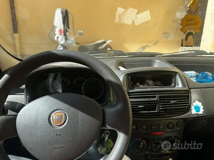 Fiat Punto 2009 photo 4