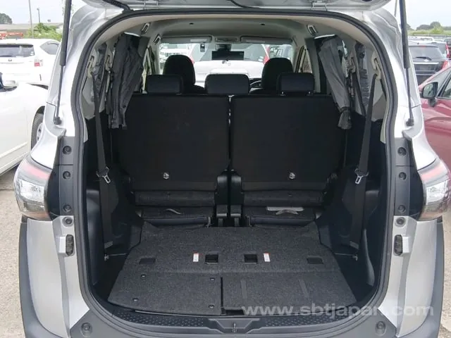 Toyota Sienta 2017 photo 3