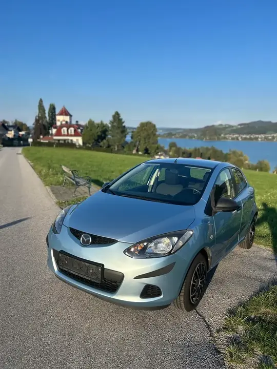 Mazda Mazda2 2009 photo 2