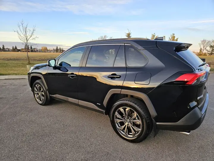Toyota Rav4 2025 photo 2