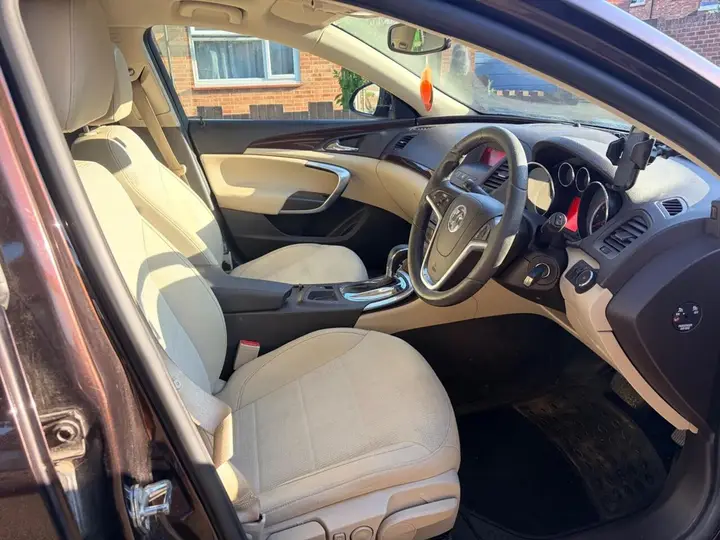 Vauxhall Insignia 2011 photo 5
